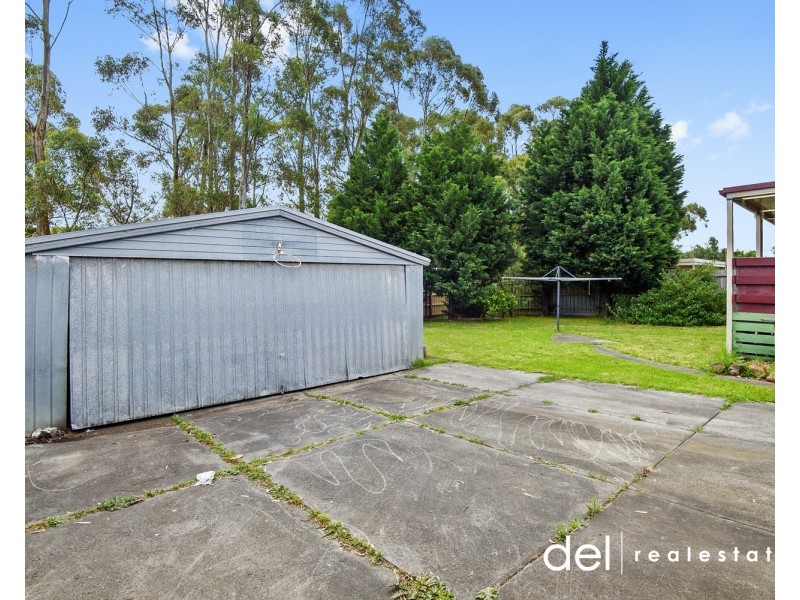 32 Essex Park Drive, Endeavour Hills VIC 3802