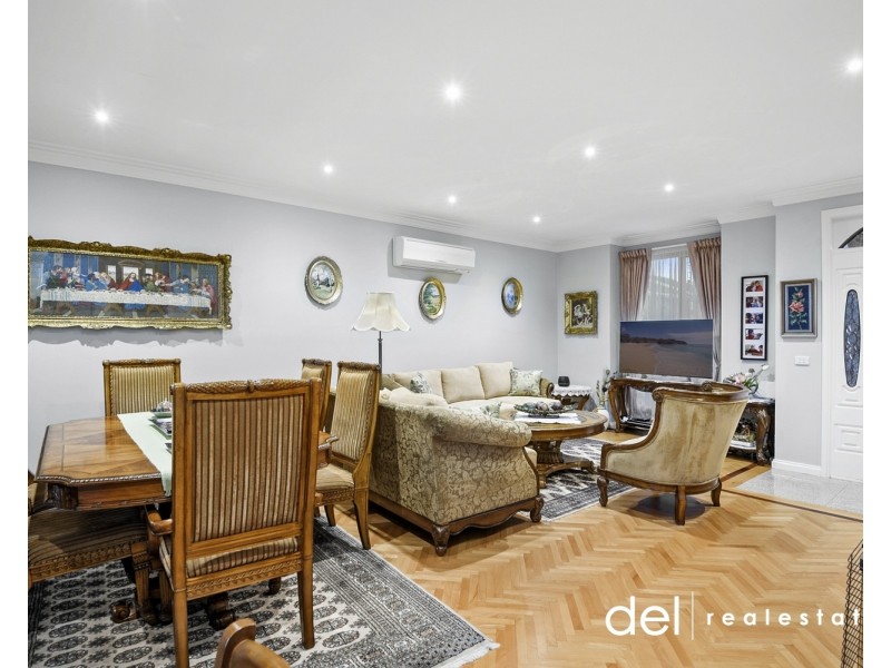 2/243 Gladstone Road, Dandenong North VIC 3175