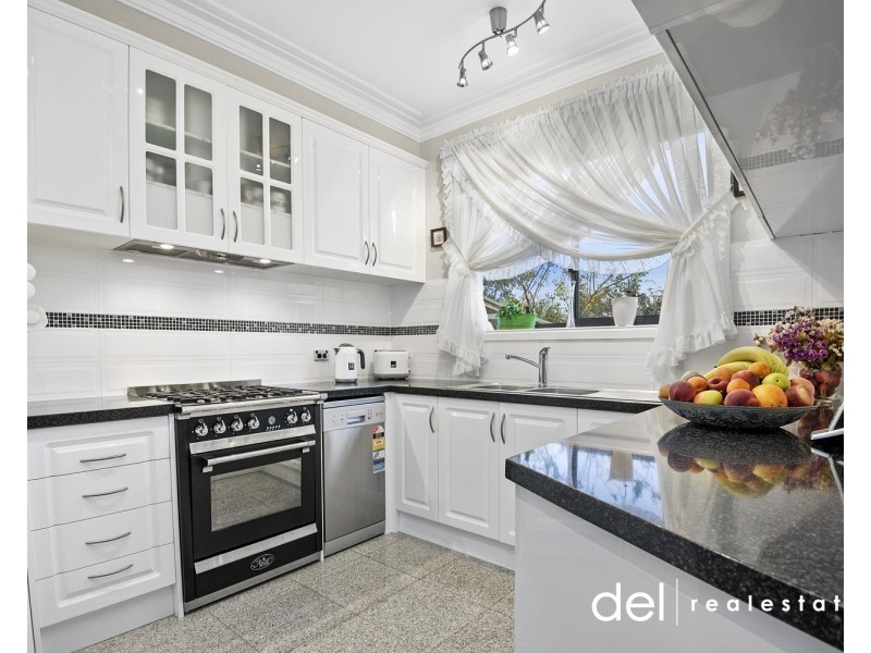 2/243 Gladstone Road, Dandenong North VIC 3175