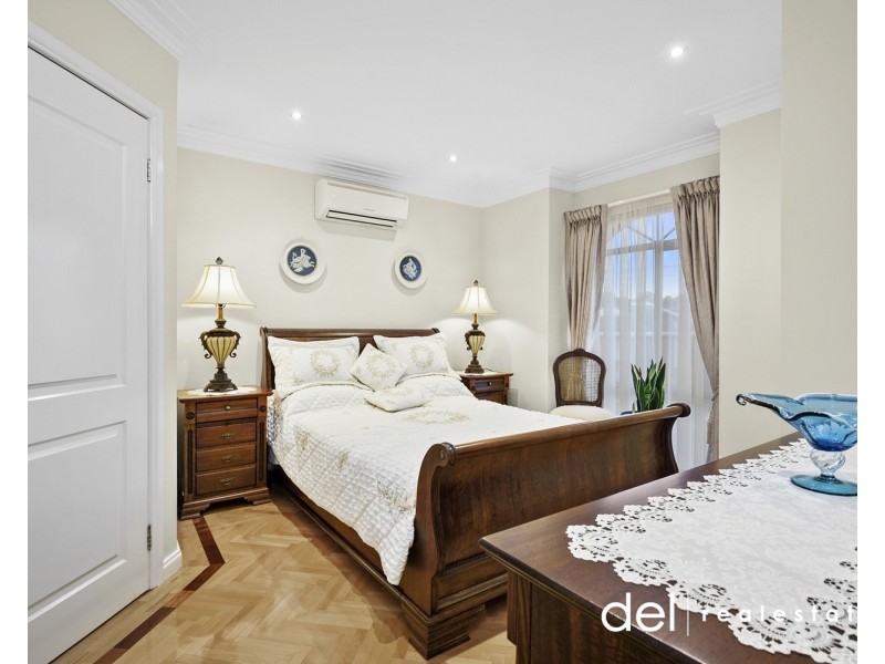 2/243 Gladstone Road, Dandenong North VIC 3175