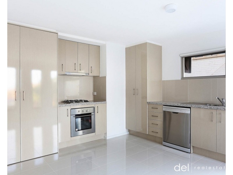 11/12 Close Avenue, Dandenong VIC 3175