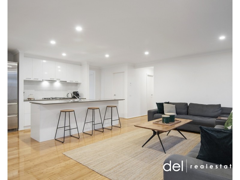 163 Thoroughbred Drive, Clyde North VIC 3978