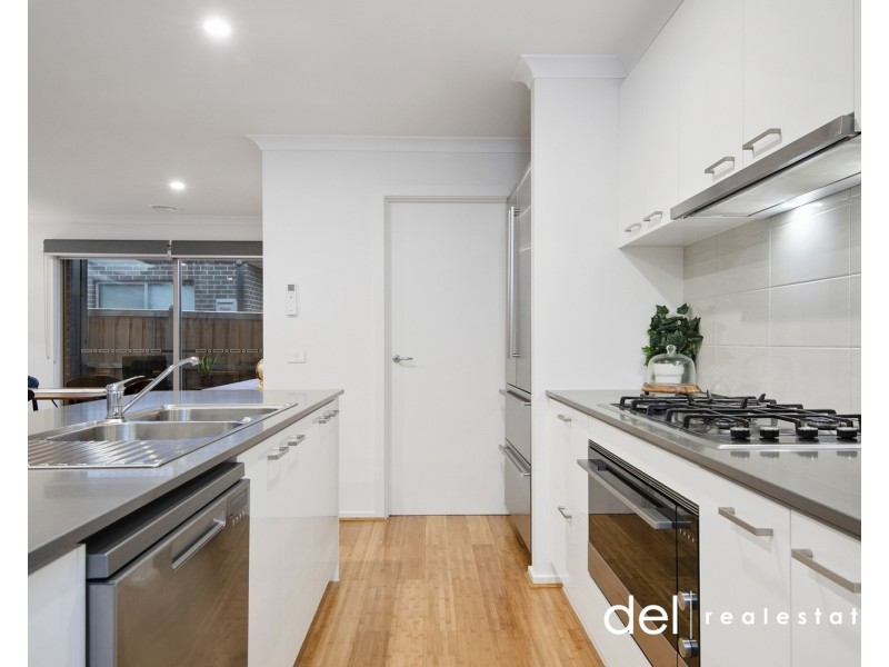 163 Thoroughbred Drive, Clyde North VIC 3978