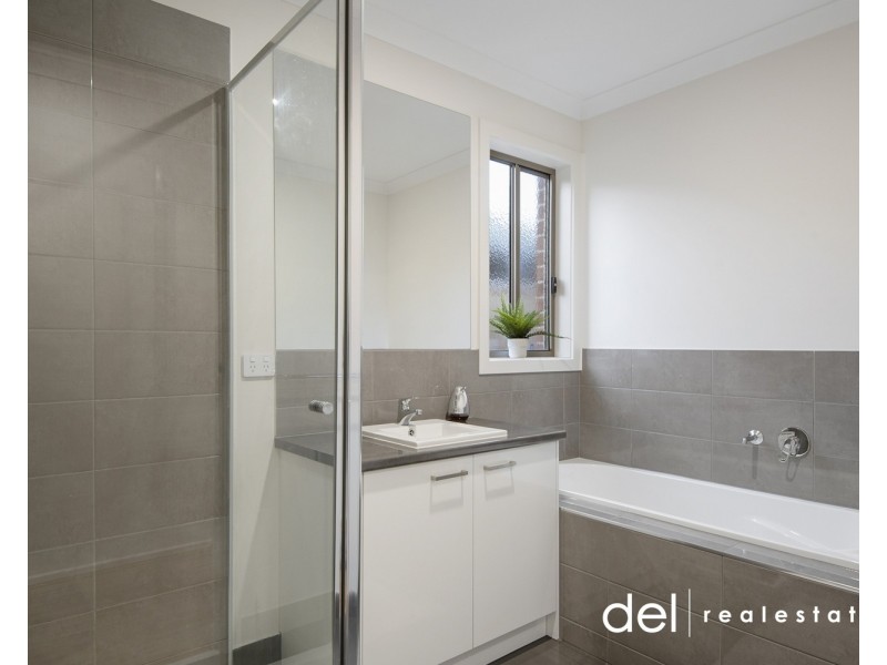 163 Thoroughbred Drive, Clyde North VIC 3978