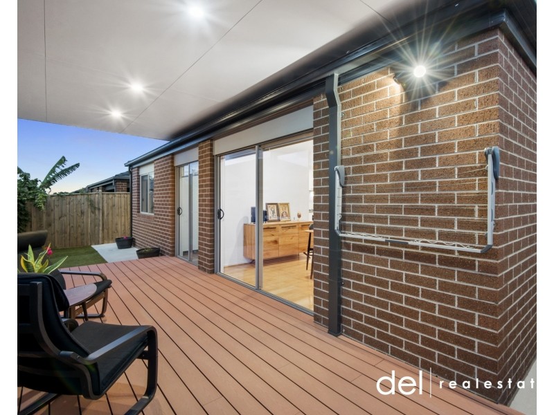 163 Thoroughbred Drive, Clyde North VIC 3978