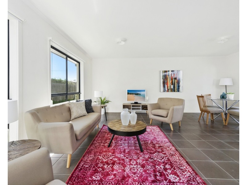 2/40 Liquidamber Street, Doveton VIC 3177