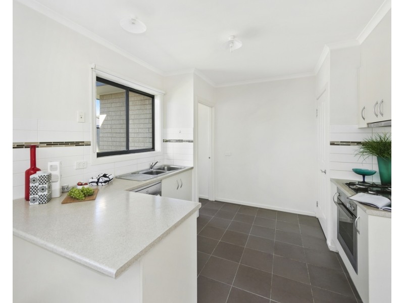 2/40 Liquidamber Street, Doveton VIC 3177