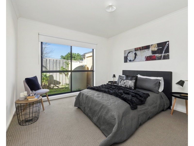 2/40 Liquidamber Street, Doveton VIC 3177