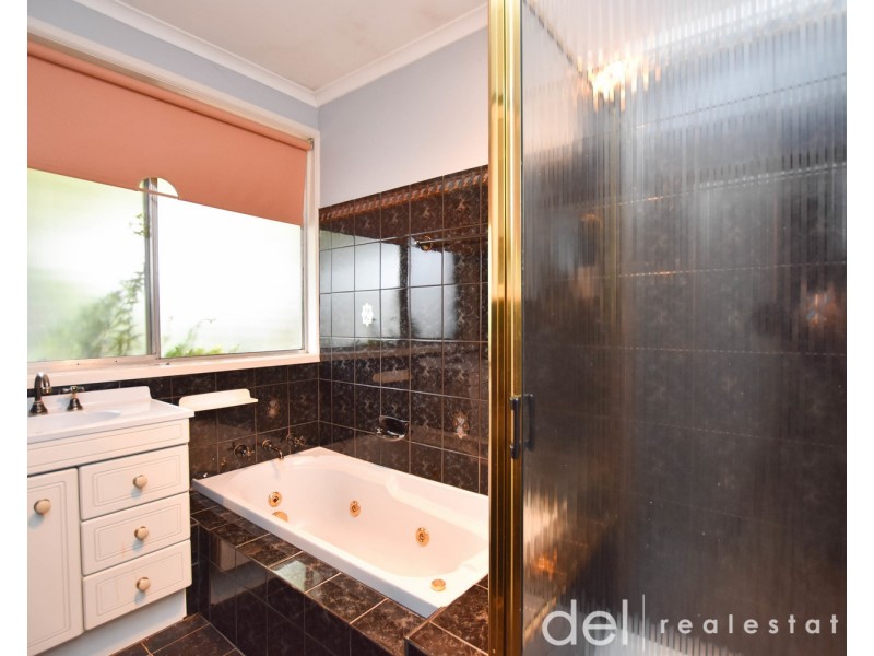 26 Essex Park Drive, Endeavour Hills VIC 3802