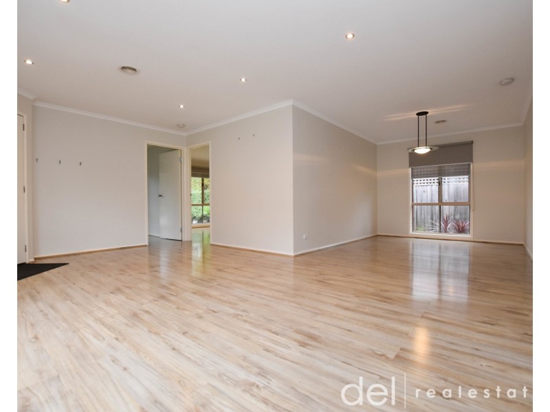 17 Sunnyside Drive, Berwick VIC 3806