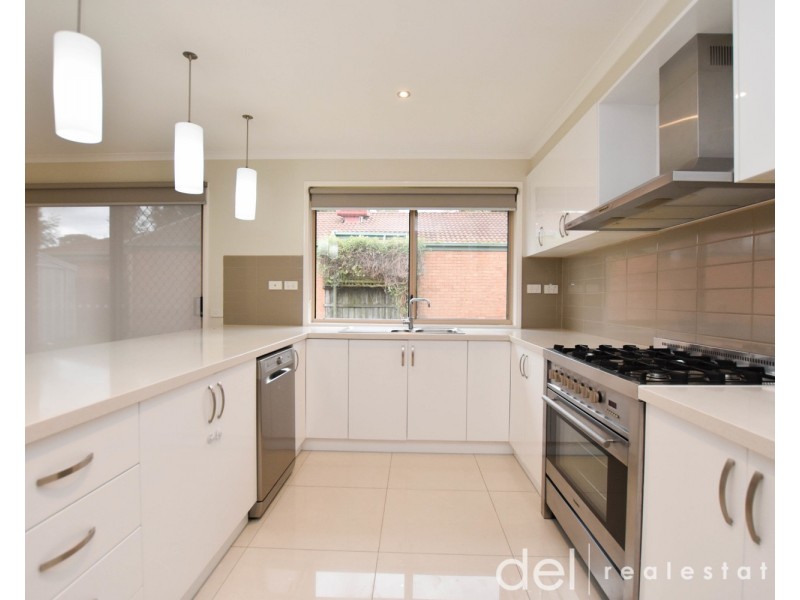 17 Sunnyside Drive, Berwick VIC 3806