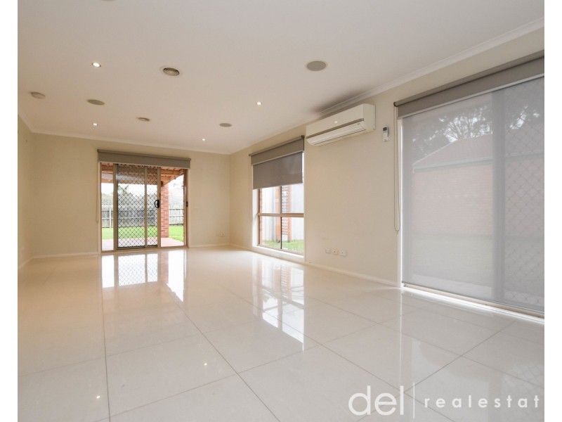 17 Sunnyside Drive, Berwick VIC 3806