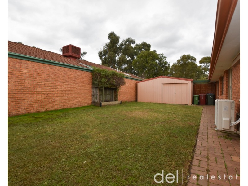 17 Sunnyside Drive, Berwick VIC 3806