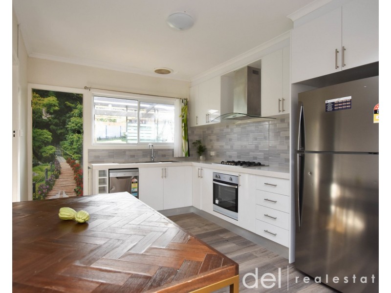 100  Paperbark Street, Doveton VIC 3177