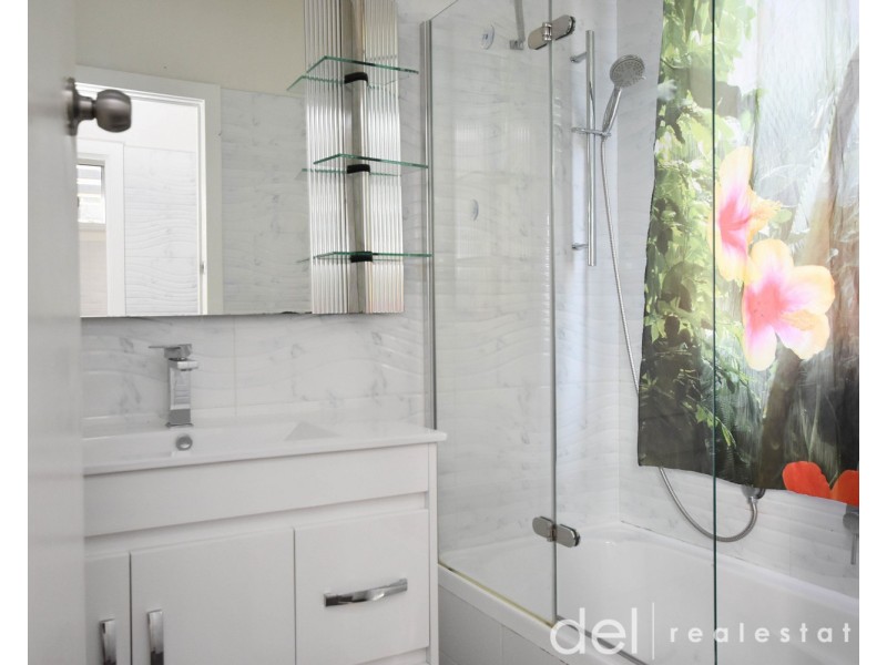 100  Paperbark Street, Doveton VIC 3177