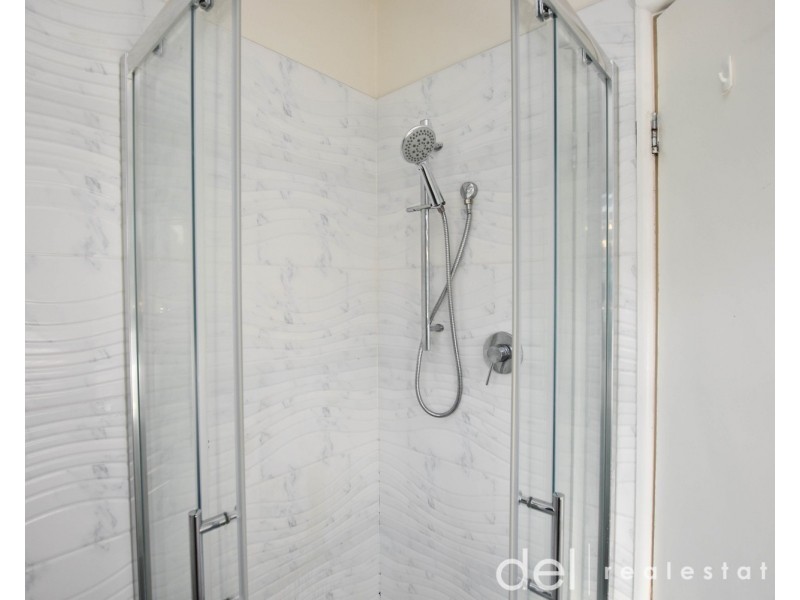 100  Paperbark Street, Doveton VIC 3177