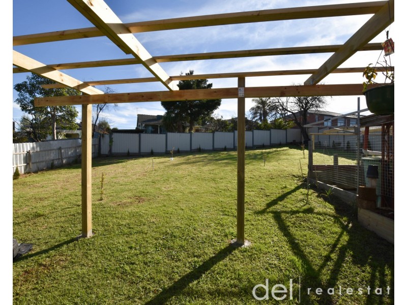 100  Paperbark Street, Doveton VIC 3177