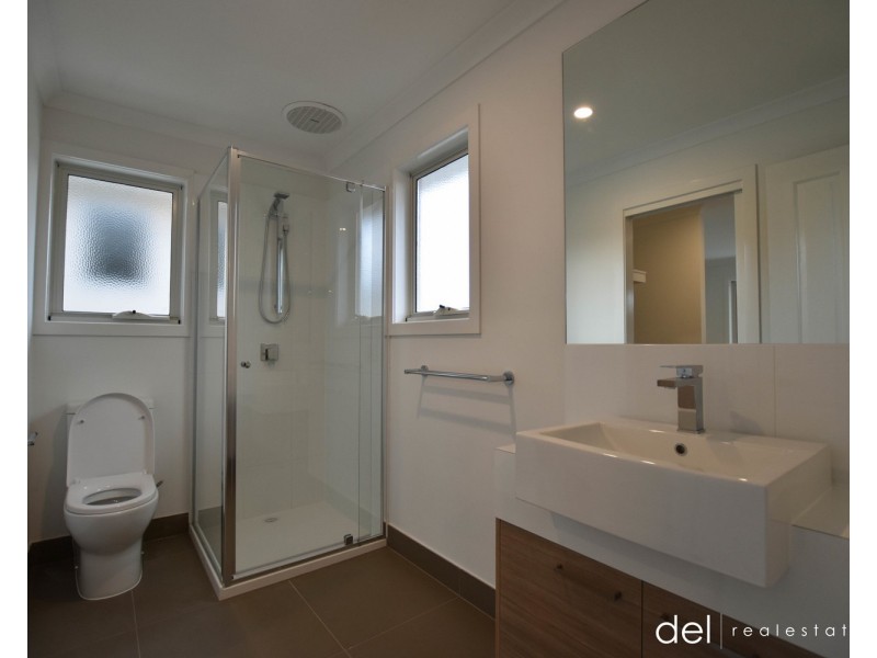 2/26 Burrows Avenue, Dandenong VIC 3175