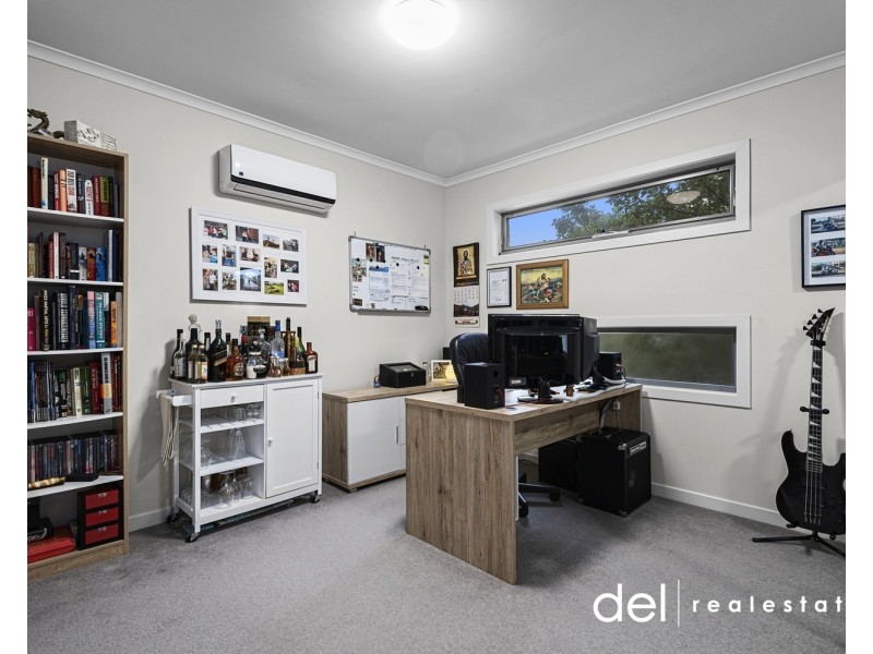 17 Hinterland Close, Lynbrook VIC 3975