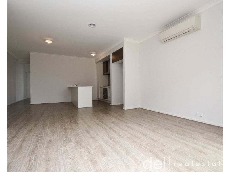 65 Waterman Drive, Clyde VIC 3978