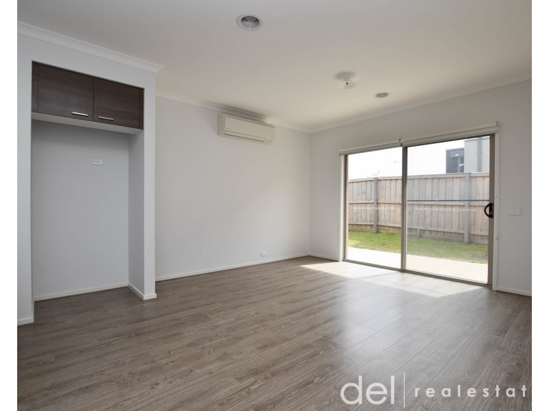 65 Waterman Drive, Clyde VIC 3978