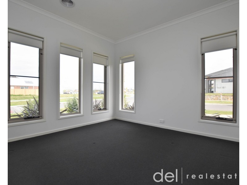 65 Waterman Drive, Clyde VIC 3978