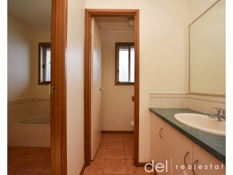 64 Norfolk Drive, Narre Warren VIC 3805