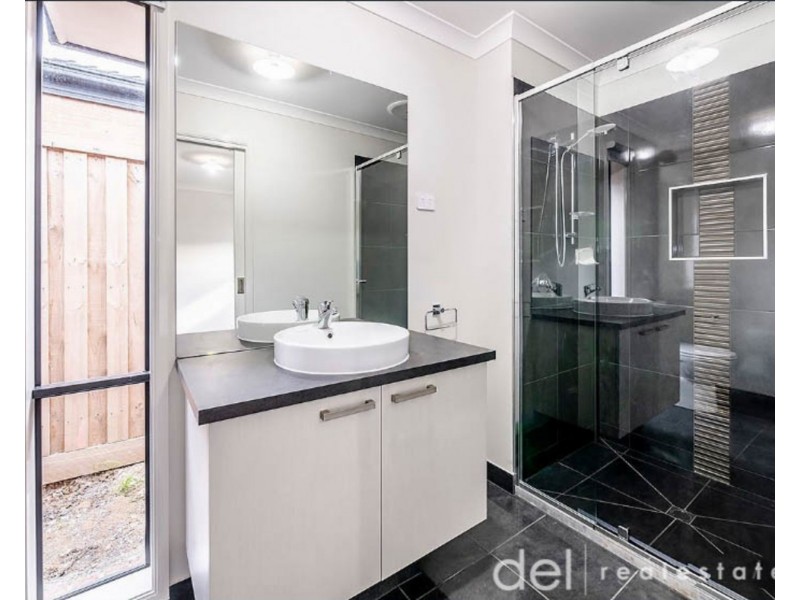 6 Gathering Street, Clyde VIC 3978