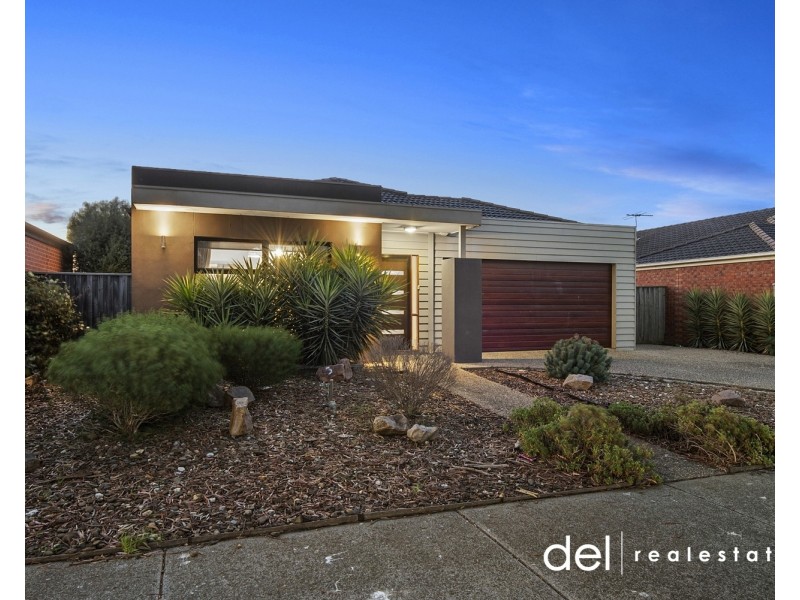 39 Yorkshire Drive, Cranbourne North VIC 3977