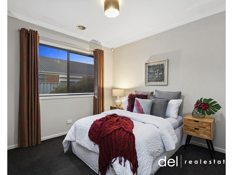 39 Yorkshire Drive, Cranbourne North VIC 3977