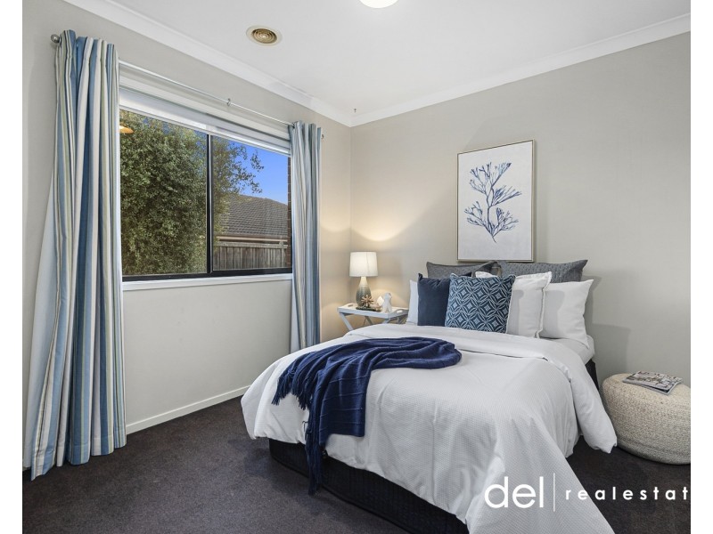 39 Yorkshire Drive, Cranbourne North VIC 3977