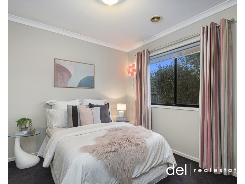 39 Yorkshire Drive, Cranbourne North VIC 3977