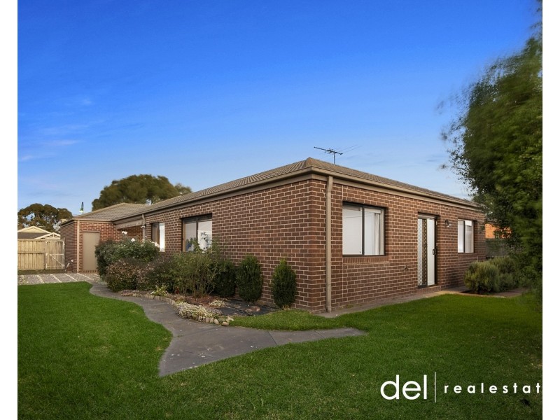 39 Yorkshire Drive, Cranbourne North VIC 3977