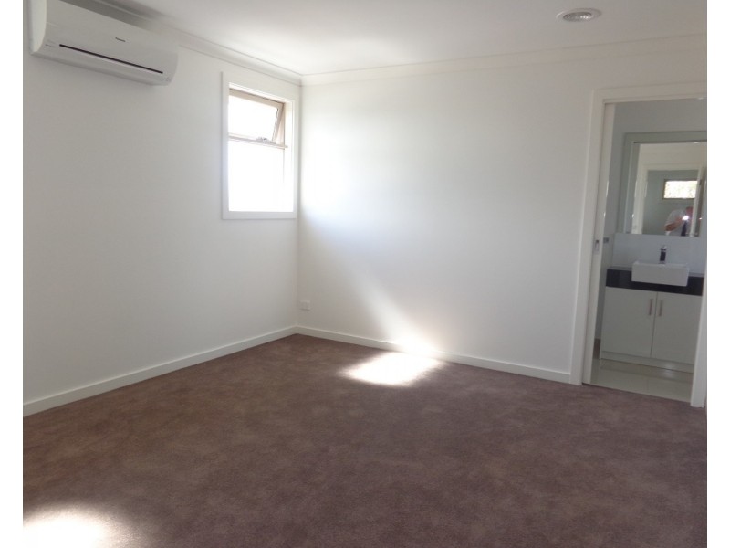 2/35 Grace Avenue, Dandenong VIC 3175