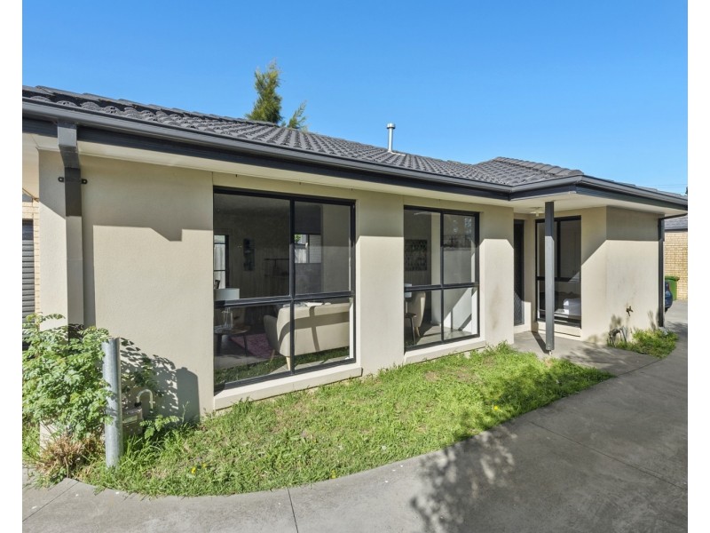 2/40 Liquidamber Street, Doveton VIC 3177
