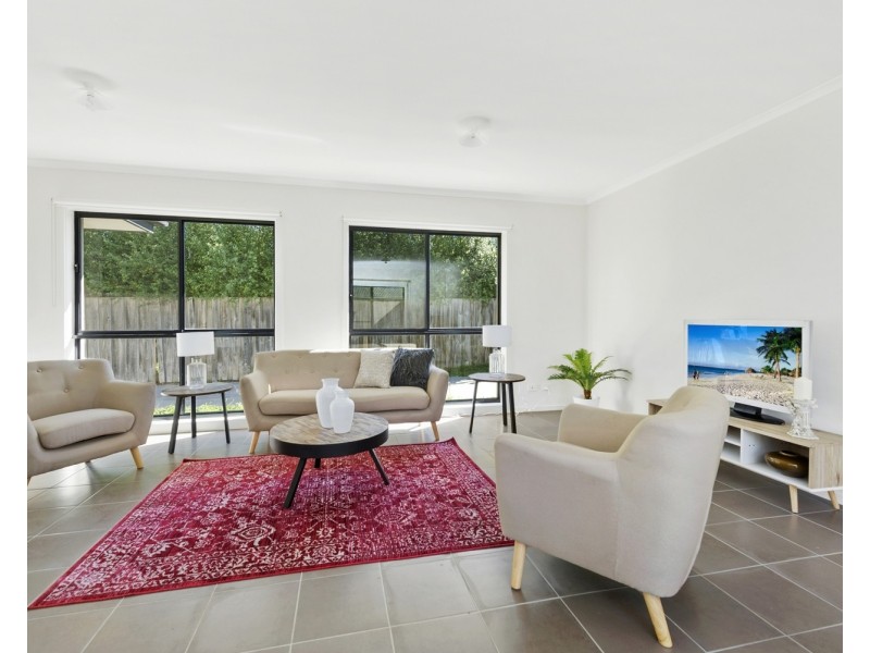 2/40 Liquidamber Street, Doveton VIC 3177