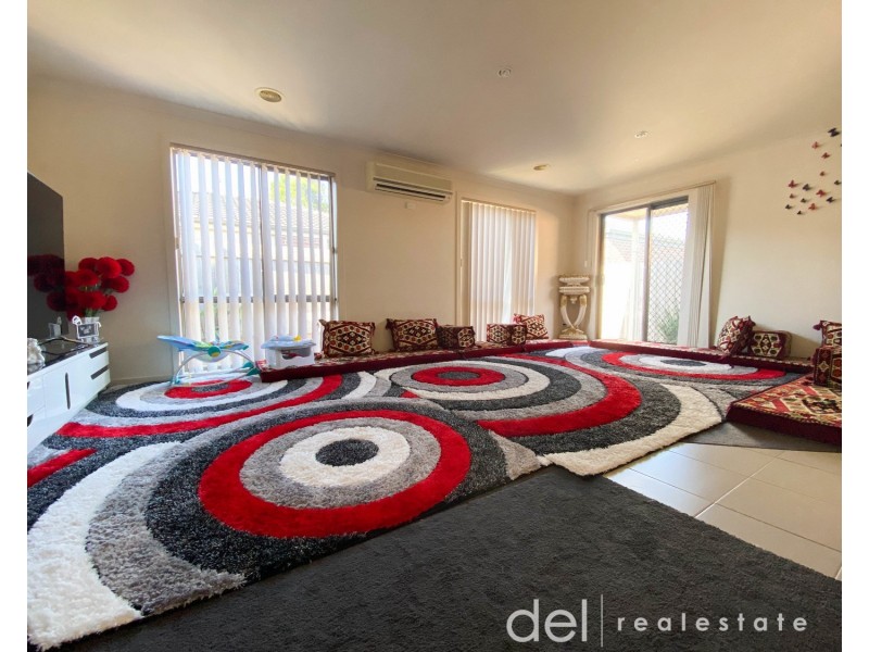 11/11-13 Elizabeth Street, Cranbourne North VIC 3977