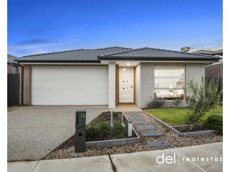 12 Scorchin Drive, Cranbourne South VIC 3977