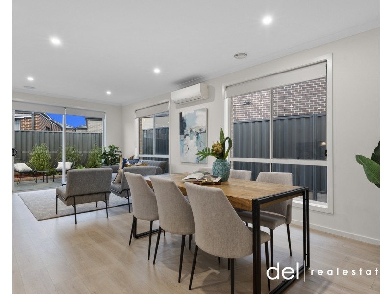 12 Scorchin Drive, Cranbourne South VIC 3977