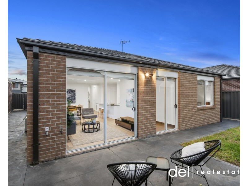 12 Scorchin Drive, Cranbourne South VIC 3977