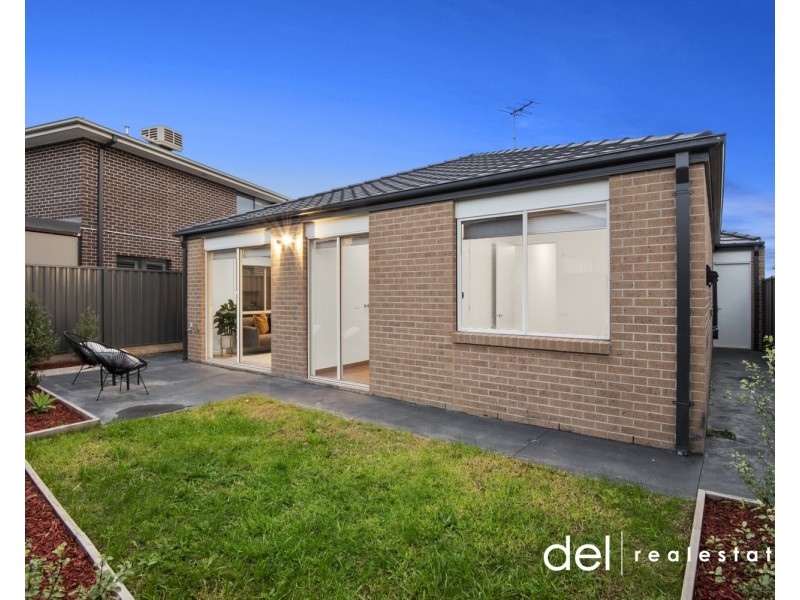 12 Scorchin Drive, Cranbourne South VIC 3977