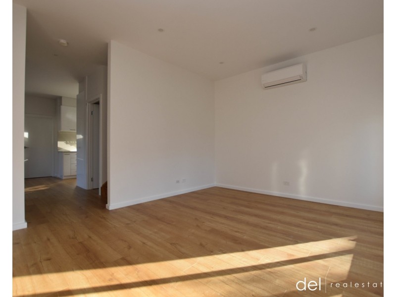 1/16  Hughes Crescent, Dandenong North VIC 3175