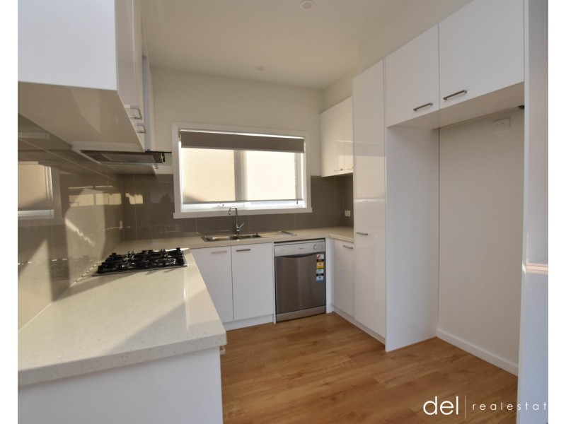 1/16  Hughes Crescent, Dandenong North VIC 3175