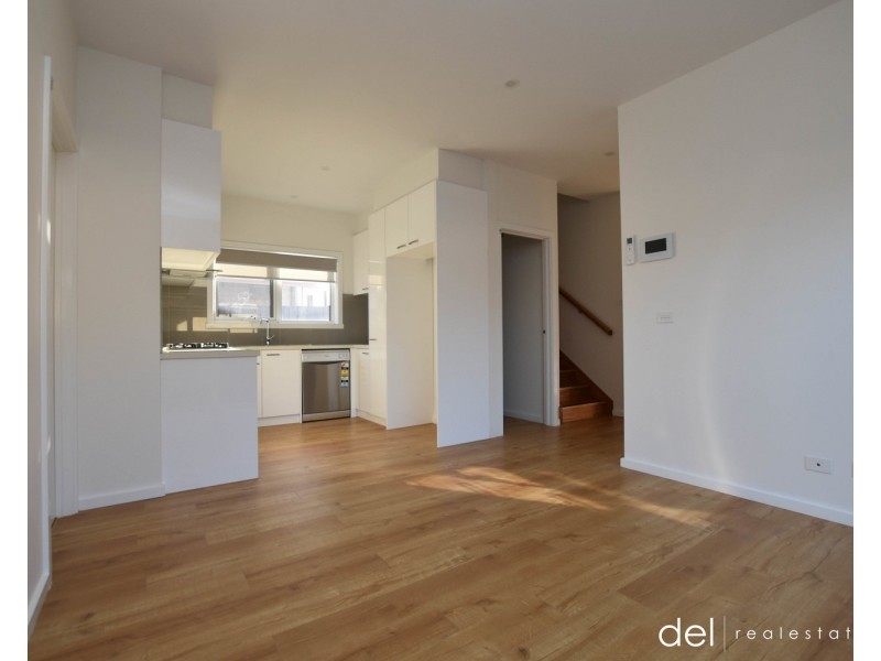 1/16  Hughes Crescent, Dandenong North VIC 3175
