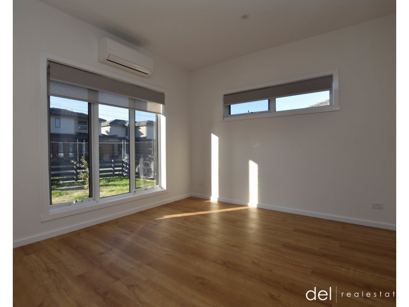 1/16  Hughes Crescent, Dandenong North VIC 3175
