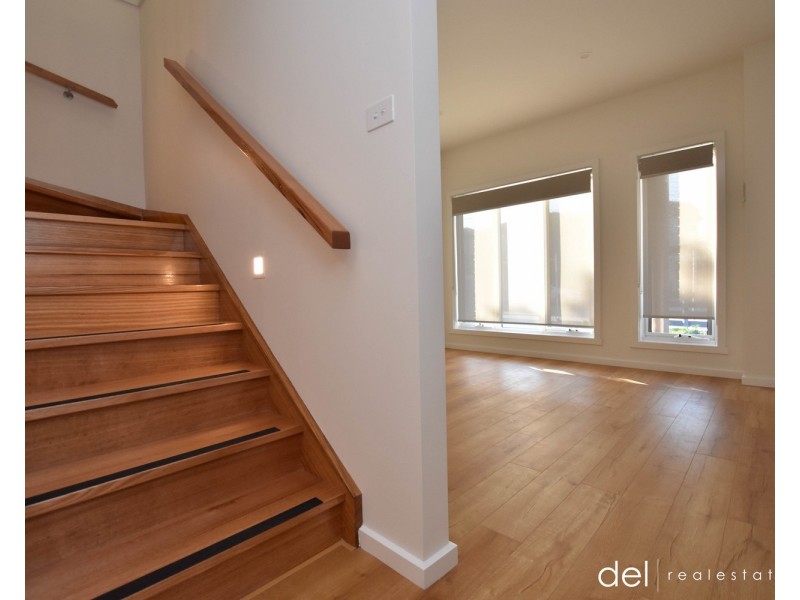1/16  Hughes Crescent, Dandenong North VIC 3175