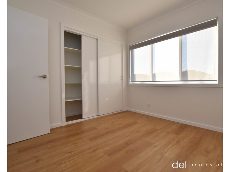 1/16  Hughes Crescent, Dandenong North VIC 3175
