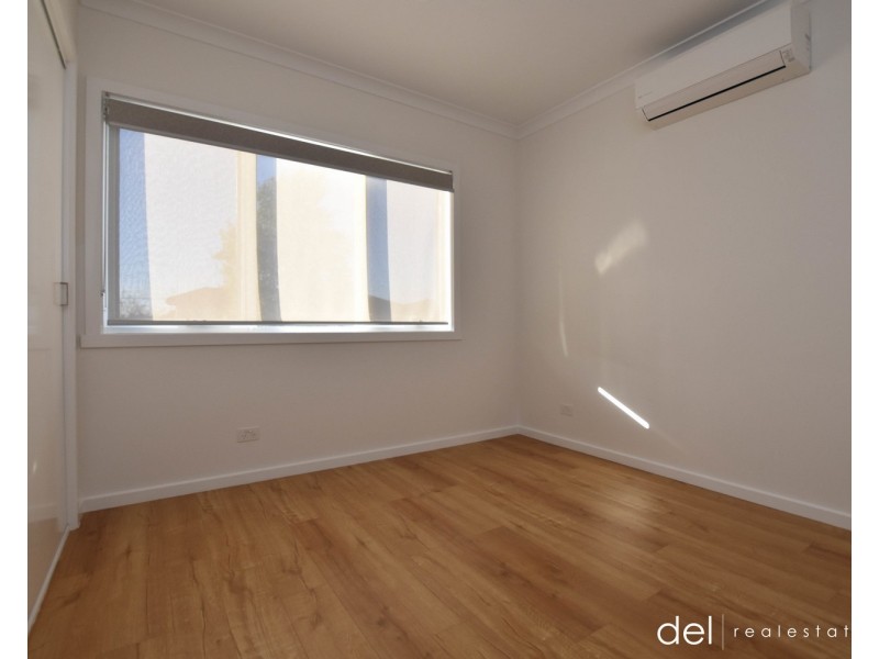 1/16  Hughes Crescent, Dandenong North VIC 3175