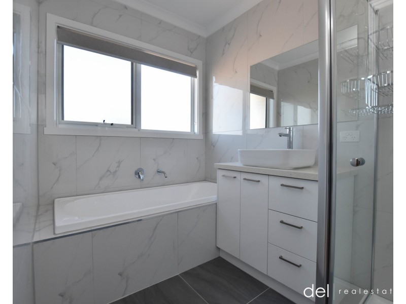 1/16  Hughes Crescent, Dandenong North VIC 3175