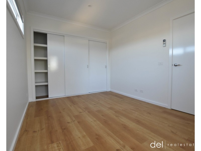 1/16  Hughes Crescent, Dandenong North VIC 3175